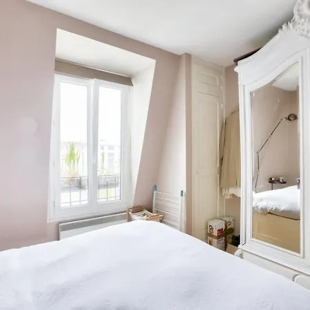 Bright Ideal For 2 In The 15th Arrondissement アパート パリ